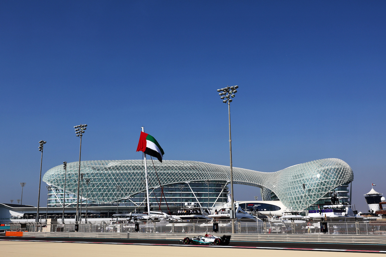 GP ABU DHABI, Lewis Hamilton (GBR) Mercedes AMG F1 W13.
19.11.2022. Formula 1 World Championship, Rd 22, Abu Dhabi Grand Prix, Yas Marina Circuit, Abu Dhabi, Qualifiche Day.
- www.xpbimages.com, EMail: requests@xpbimages.com © Copyright: Moy / XPB Images