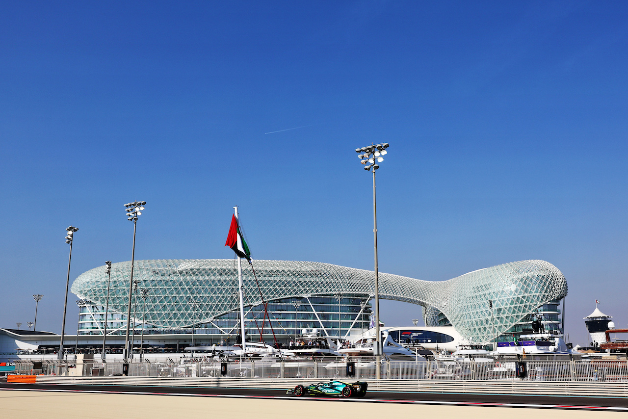 GP ABU DHABI, Lance Stroll (CDN) Aston Martin F1 Team AMR22.
19.11.2022. Formula 1 World Championship, Rd 22, Abu Dhabi Grand Prix, Yas Marina Circuit, Abu Dhabi, Qualifiche Day.
- www.xpbimages.com, EMail: requests@xpbimages.com © Copyright: Moy / XPB Images