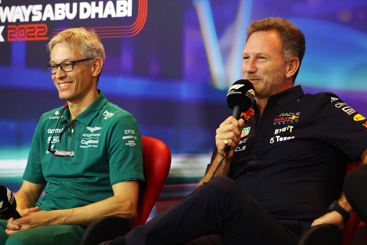 GP ABU DHABI, (L to R): Mike Krack (LUX) Aston Martin F1 Team, Team Principal e Christian Horner (GBR) Red Bull Racing Team Principal, in the FIA Press Conference.
19.11.2022. Formula 1 World Championship, Rd 22, Abu Dhabi Grand Prix, Yas Marina Circuit, Abu Dhabi, Qualifiche Day.
- www.xpbimages.com, EMail: requests@xpbimages.com © Copyright: XPB Images
