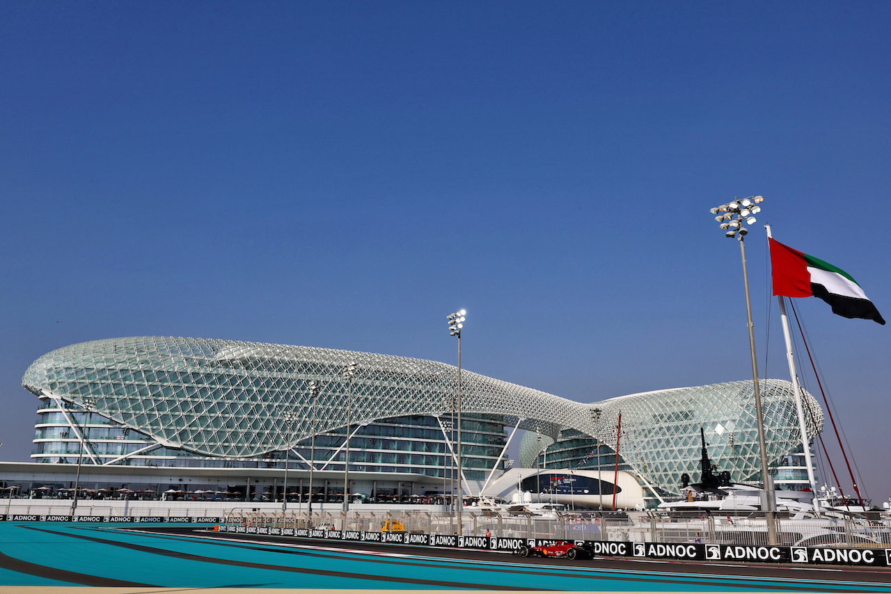 GP ABU DHABI, Charles Leclerc (MON) Ferrari F1-75.
19.11.2022. Formula 1 World Championship, Rd 22, Abu Dhabi Grand Prix, Yas Marina Circuit, Abu Dhabi, Qualifiche Day.
- www.xpbimages.com, EMail: requests@xpbimages.com © Copyright: Moy / XPB Images