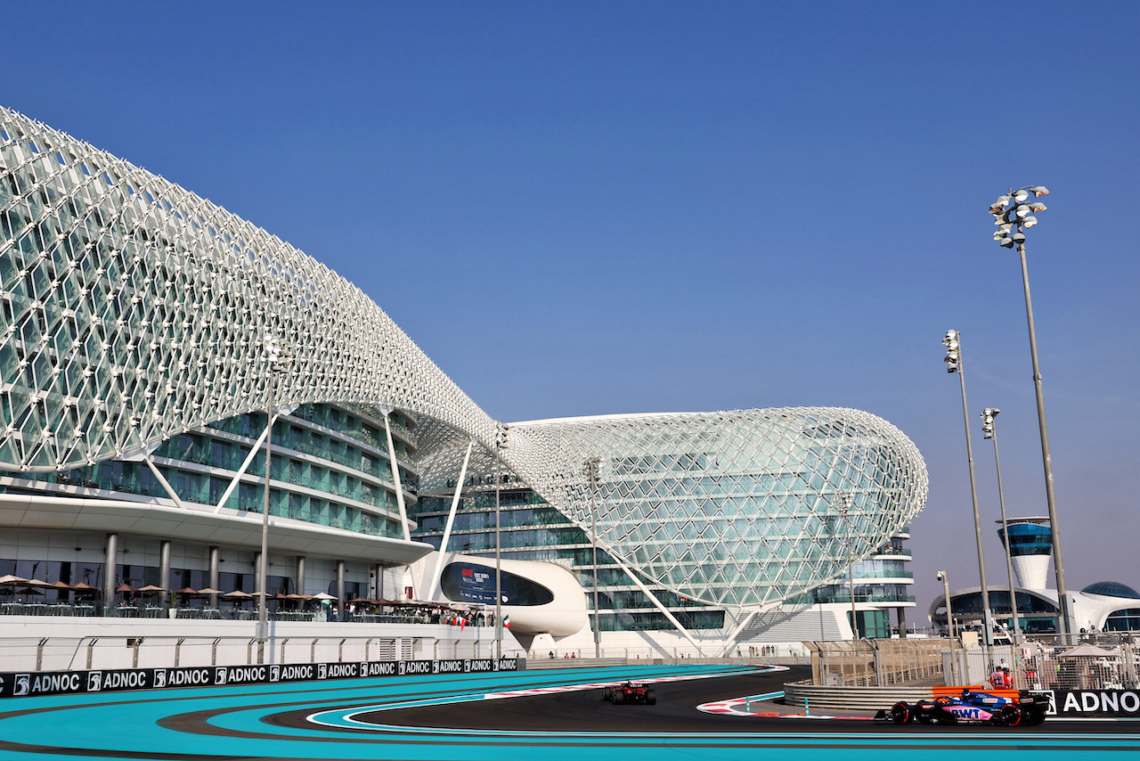 GP ABU DHABI, Fernando Alonso (ESP) Alpine F1 Team A522.
19.11.2022. Formula 1 World Championship, Rd 22, Abu Dhabi Grand Prix, Yas Marina Circuit, Abu Dhabi, Qualifiche Day.
- www.xpbimages.com, EMail: requests@xpbimages.com © Copyright: Moy / XPB Images