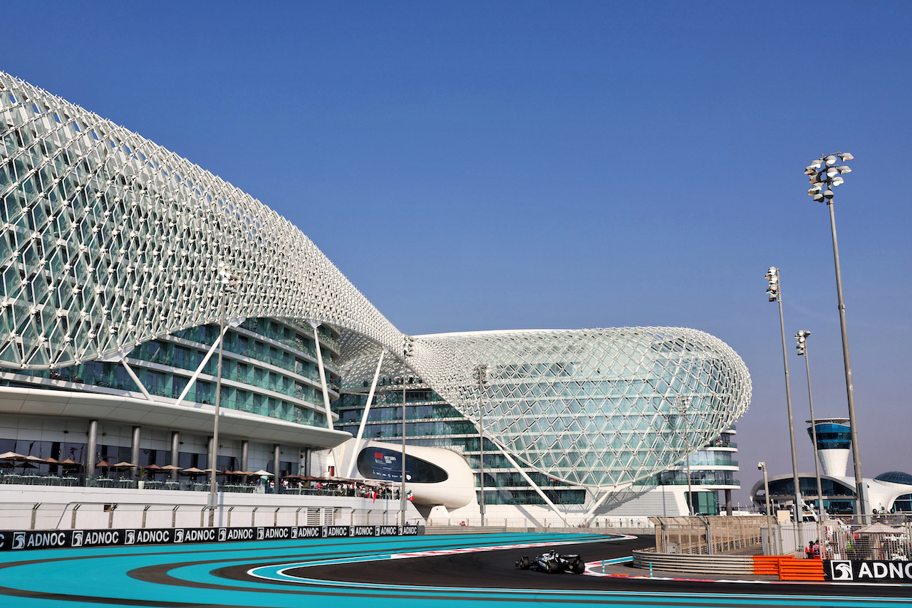 GP ABU DHABI, Yuki Tsunoda (JPN) AlphaTauri AT03.
19.11.2022. Formula 1 World Championship, Rd 22, Abu Dhabi Grand Prix, Yas Marina Circuit, Abu Dhabi, Qualifiche Day.
- www.xpbimages.com, EMail: requests@xpbimages.com © Copyright: Moy / XPB Images