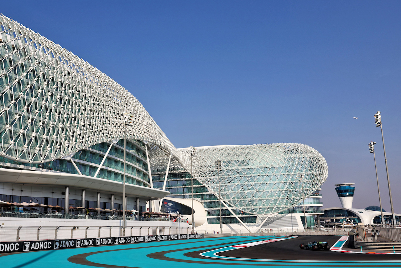 GP ABU DHABI, Lance Stroll (CDN) Aston Martin F1 Team AMR22.
19.11.2022. Formula 1 World Championship, Rd 22, Abu Dhabi Grand Prix, Yas Marina Circuit, Abu Dhabi, Qualifiche Day.
- www.xpbimages.com, EMail: requests@xpbimages.com © Copyright: Moy / XPB Images