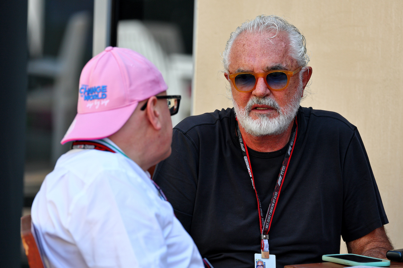 GP ABU DHABI, Flavio Briatore (ITA) with Andreas Weissenbacher, BWT Chief Executive Officer.
19.11.2022. Formula 1 World Championship, Rd 22, Abu Dhabi Grand Prix, Yas Marina Circuit, Abu Dhabi, Qualifiche Day.
- www.xpbimages.com, EMail: requests@xpbimages.com © Copyright: Moy / XPB Images