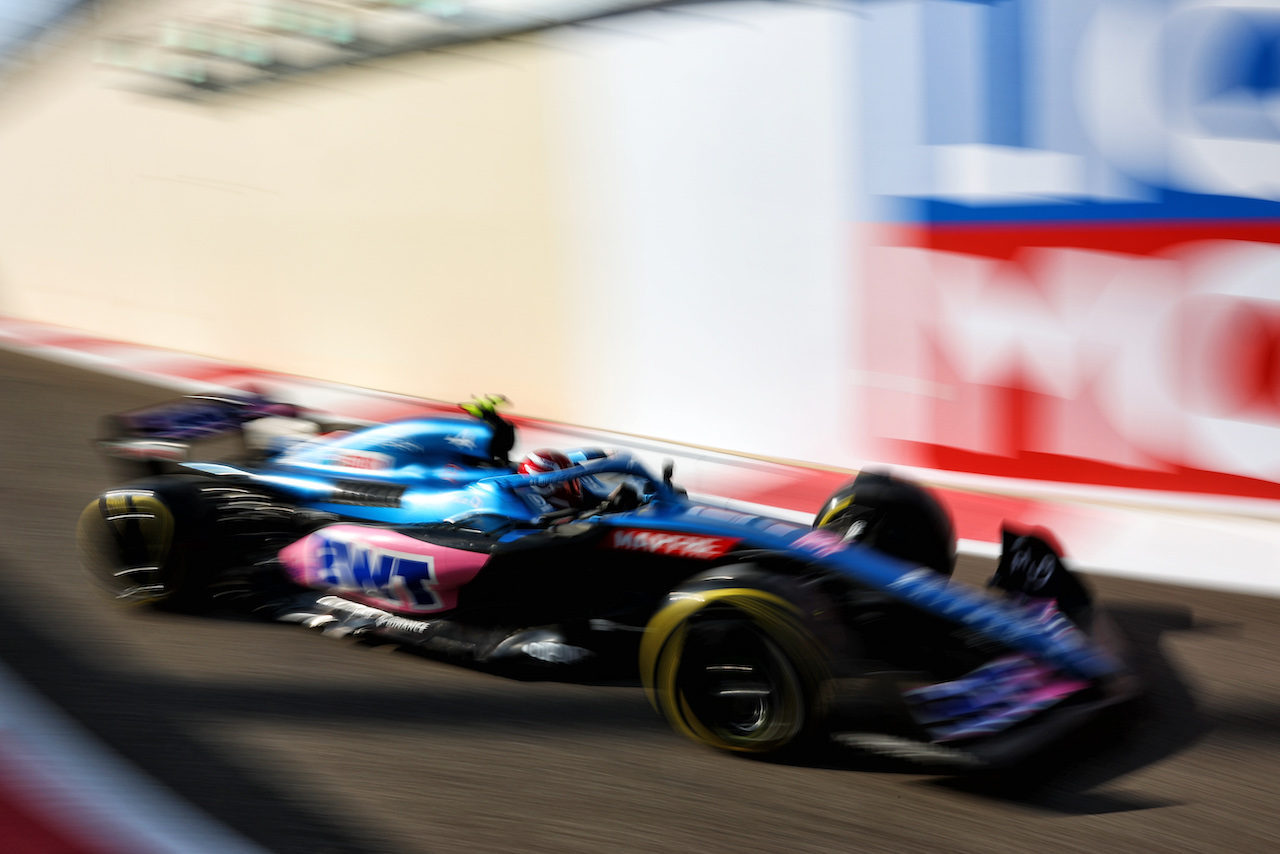 GP ABU DHABI, Esteban Ocon (FRA) Alpine F1 Team A522.
19.11.2022. Formula 1 World Championship, Rd 22, Abu Dhabi Grand Prix, Yas Marina Circuit, Abu Dhabi, Qualifiche Day.
 - www.xpbimages.com, EMail: requests@xpbimages.com © Copyright: Coates / XPB Images