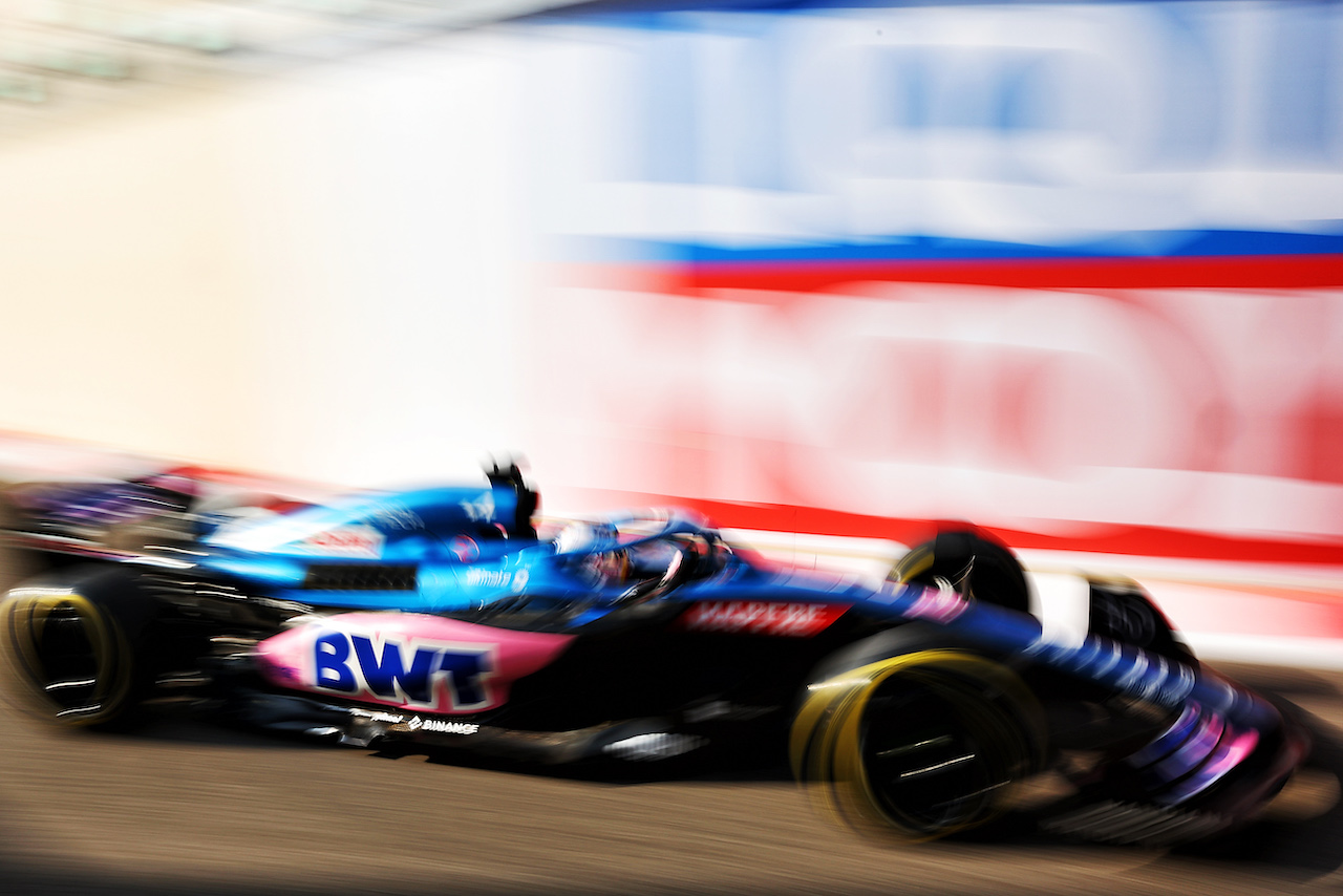 GP ABU DHABI, Fernando Alonso (ESP) Alpine F1 Team A522.
19.11.2022. Formula 1 World Championship, Rd 22, Abu Dhabi Grand Prix, Yas Marina Circuit, Abu Dhabi, Qualifiche Day.
 - www.xpbimages.com, EMail: requests@xpbimages.com © Copyright: Coates / XPB Images