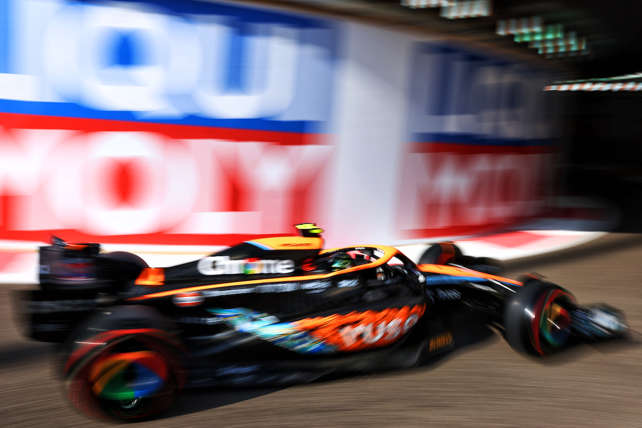 GP ABU DHABI, Lando Norris (GBR) McLaren MCL36.
19.11.2022. Formula 1 World Championship, Rd 22, Abu Dhabi Grand Prix, Yas Marina Circuit, Abu Dhabi, Qualifiche Day.
 - www.xpbimages.com, EMail: requests@xpbimages.com © Copyright: Coates / XPB Images