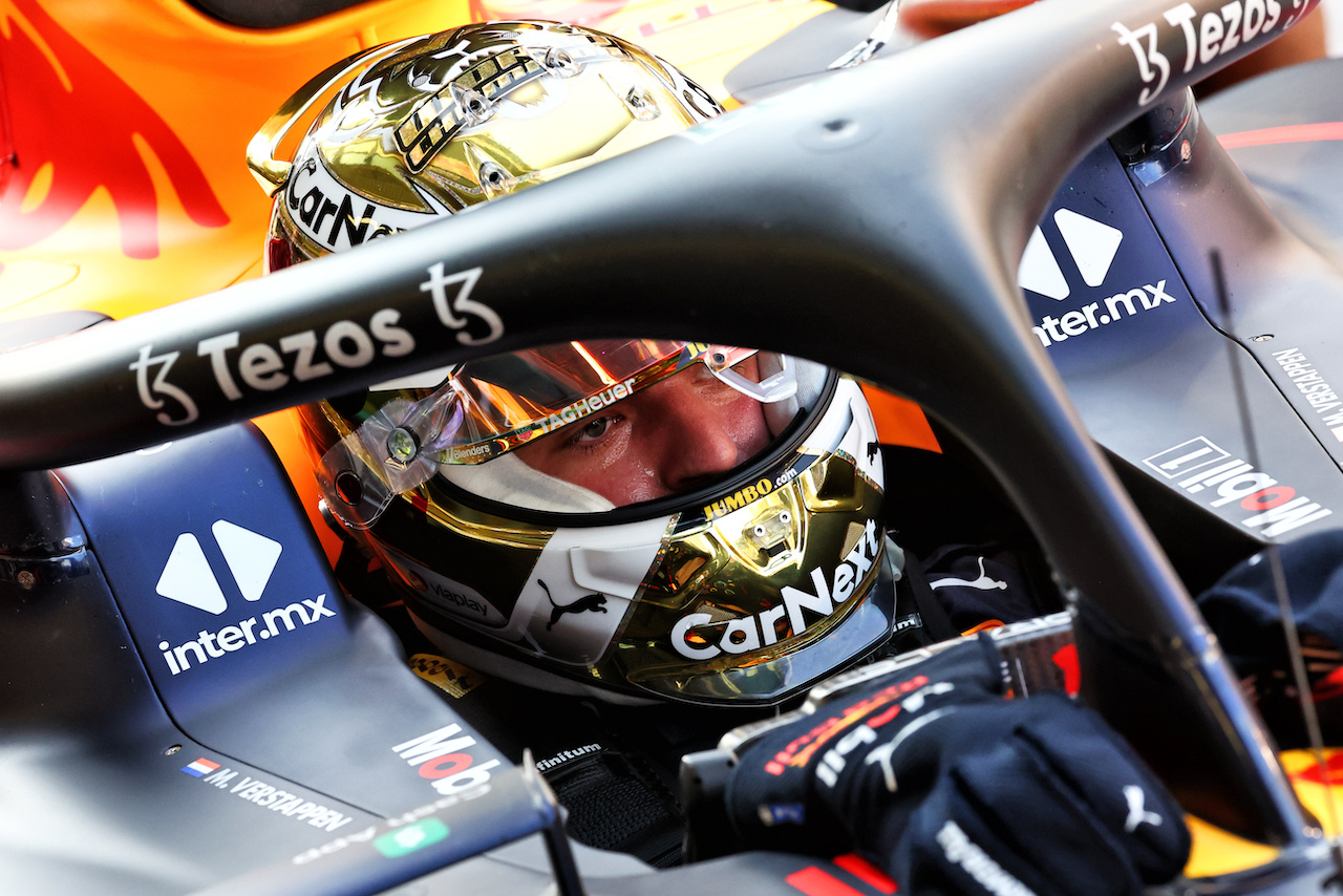 GP ABU DHABI, Max Verstappen (NLD) Red Bull Racing RB18.
19.11.2022. Formula 1 World Championship, Rd 22, Abu Dhabi Grand Prix, Yas Marina Circuit, Abu Dhabi, Qualifiche Day.
 - www.xpbimages.com, EMail: requests@xpbimages.com © Copyright: Coates / XPB Images