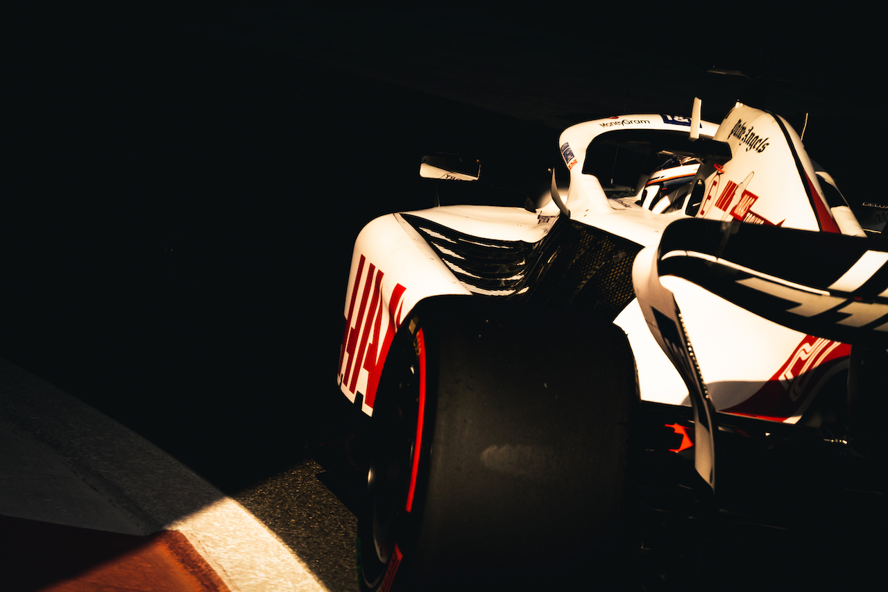 GP ABU DHABI, Kevin Magnussen (DEN) Haas VF-22.
19.11.2022. Formula 1 World Championship, Rd 22, Abu Dhabi Grand Prix, Yas Marina Circuit, Abu Dhabi, Qualifiche Day.
- www.xpbimages.com, EMail: requests@xpbimages.com © Copyright: Bearne / XPB Images