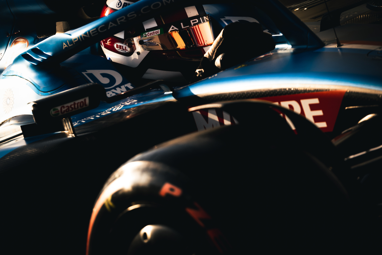 GP ABU DHABI, Esteban Ocon (FRA) Alpine F1 Team A522.
19.11.2022. Formula 1 World Championship, Rd 22, Abu Dhabi Grand Prix, Yas Marina Circuit, Abu Dhabi, Qualifiche Day.
- www.xpbimages.com, EMail: requests@xpbimages.com © Copyright: Bearne / XPB Images