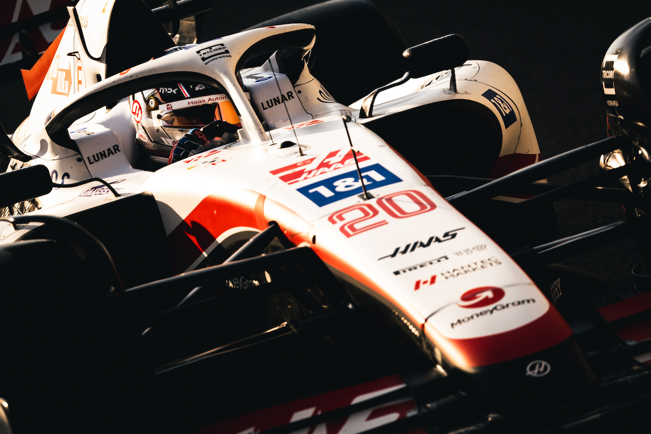 GP ABU DHABI, Kevin Magnussen (DEN) Haas VF-22.
19.11.2022. Formula 1 World Championship, Rd 22, Abu Dhabi Grand Prix, Yas Marina Circuit, Abu Dhabi, Qualifiche Day.
- www.xpbimages.com, EMail: requests@xpbimages.com © Copyright: Bearne / XPB Images