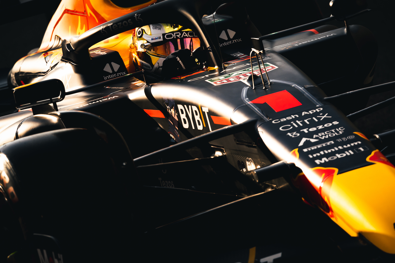 GP ABU DHABI, Max Verstappen (NLD) Red Bull Racing RB18.
19.11.2022. Formula 1 World Championship, Rd 22, Abu Dhabi Grand Prix, Yas Marina Circuit, Abu Dhabi, Qualifiche Day.
- www.xpbimages.com, EMail: requests@xpbimages.com © Copyright: Bearne / XPB Images