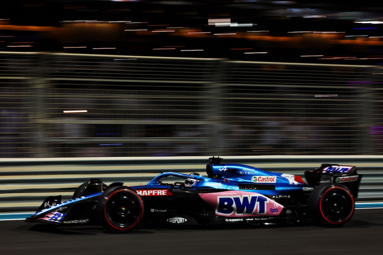 GP ABU DHABI, Fernando Alonso (ESP) Alpine F1 Team A522.
19.11.2022. Formula 1 World Championship, Rd 22, Abu Dhabi Grand Prix, Yas Marina Circuit, Abu Dhabi, Qualifiche Day.
 - www.xpbimages.com, EMail: requests@xpbimages.com © Copyright: Coates / XPB Images