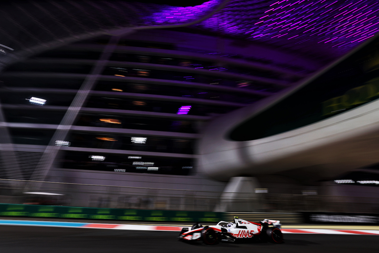 GP ABU DHABI, Mick Schumacher (GER) Haas VF-22.
19.11.2022. Formula 1 World Championship, Rd 22, Abu Dhabi Grand Prix, Yas Marina Circuit, Abu Dhabi, Qualifiche Day.
 - www.xpbimages.com, EMail: requests@xpbimages.com © Copyright: Coates / XPB Images
