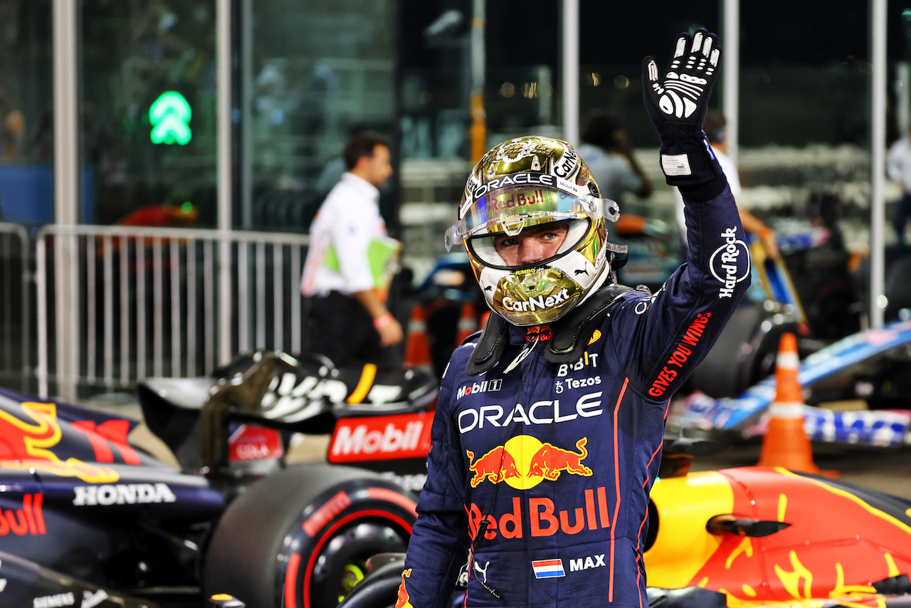 GP ABU DHABI, Max Verstappen (NLD) Red Bull Racing celebrates his pole position in qualifying parc ferme.
19.11.2022. Formula 1 World Championship, Rd 22, Abu Dhabi Grand Prix, Yas Marina Circuit, Abu Dhabi, Qualifiche Day.
- www.xpbimages.com, EMail: requests@xpbimages.com © Copyright: Batchelor / XPB Images