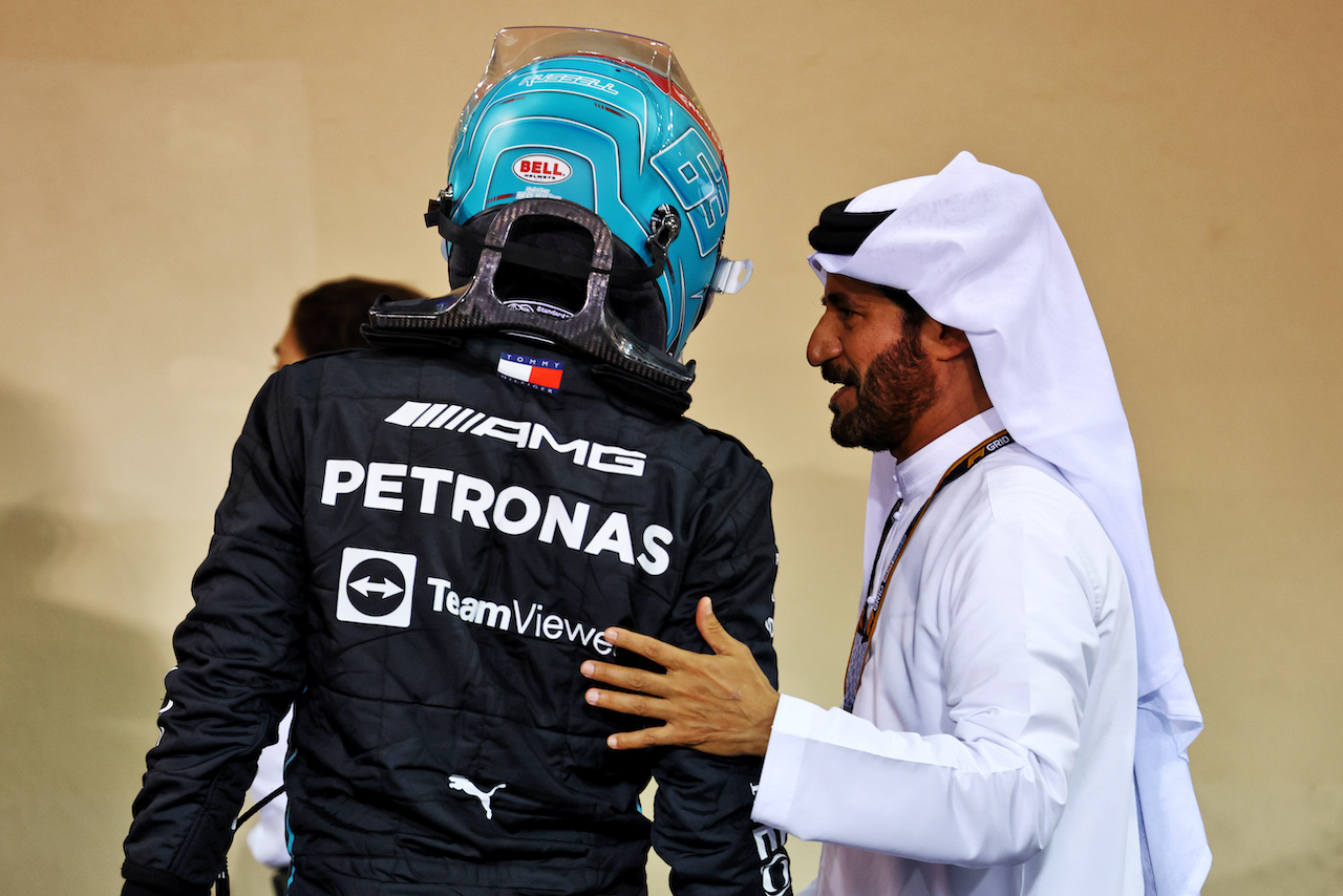 GP ABU DHABI, (L to R): George Russell (GBR) Mercedes AMG F1 with Mohammed Bin Sulayem (UAE) FIA President in qualifying parc ferme.
19.11.2022. Formula 1 World Championship, Rd 22, Abu Dhabi Grand Prix, Yas Marina Circuit, Abu Dhabi, Qualifiche Day.
- www.xpbimages.com, EMail: requests@xpbimages.com © Copyright: Batchelor / XPB Images