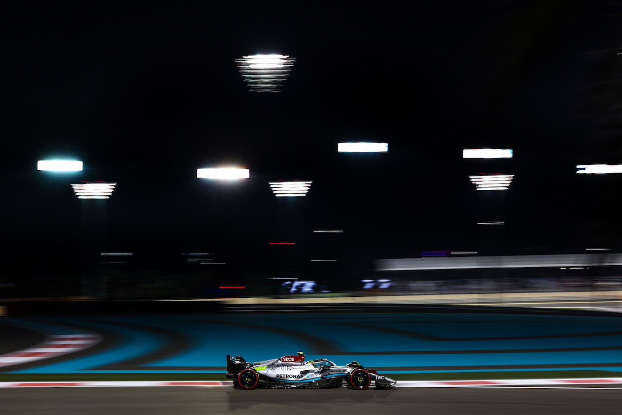GP ABU DHABI, Lewis Hamilton (GBR), Mercedes AMG F1  
19.11.2022. Formula 1 World Championship, Rd 22, Abu Dhabi Grand Prix, Yas Marina Circuit, Abu Dhabi, Qualifiche Day.
- www.xpbimages.com, EMail: requests@xpbimages.com ¬© Copyright: Charniaux / XPB Images