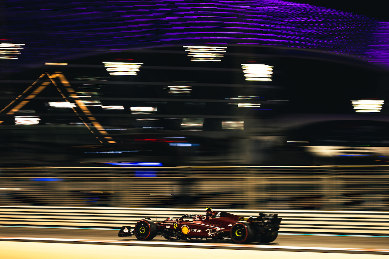 GP ABU DHABI, Carlos Sainz Jr (ESP) Ferrari F1-75.
19.11.2022. Formula 1 World Championship, Rd 22, Abu Dhabi Grand Prix, Yas Marina Circuit, Abu Dhabi, Qualifiche Day.
- www.xpbimages.com, EMail: requests@xpbimages.com © Copyright: Bearne / XPB Images