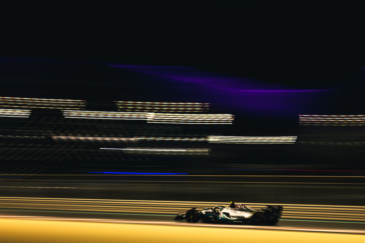 GP ABU DHABI, Lewis Hamilton (GBR) Mercedes AMG F1 W13.
19.11.2022. Formula 1 World Championship, Rd 22, Abu Dhabi Grand Prix, Yas Marina Circuit, Abu Dhabi, Qualifiche Day.
- www.xpbimages.com, EMail: requests@xpbimages.com © Copyright: Bearne / XPB Images