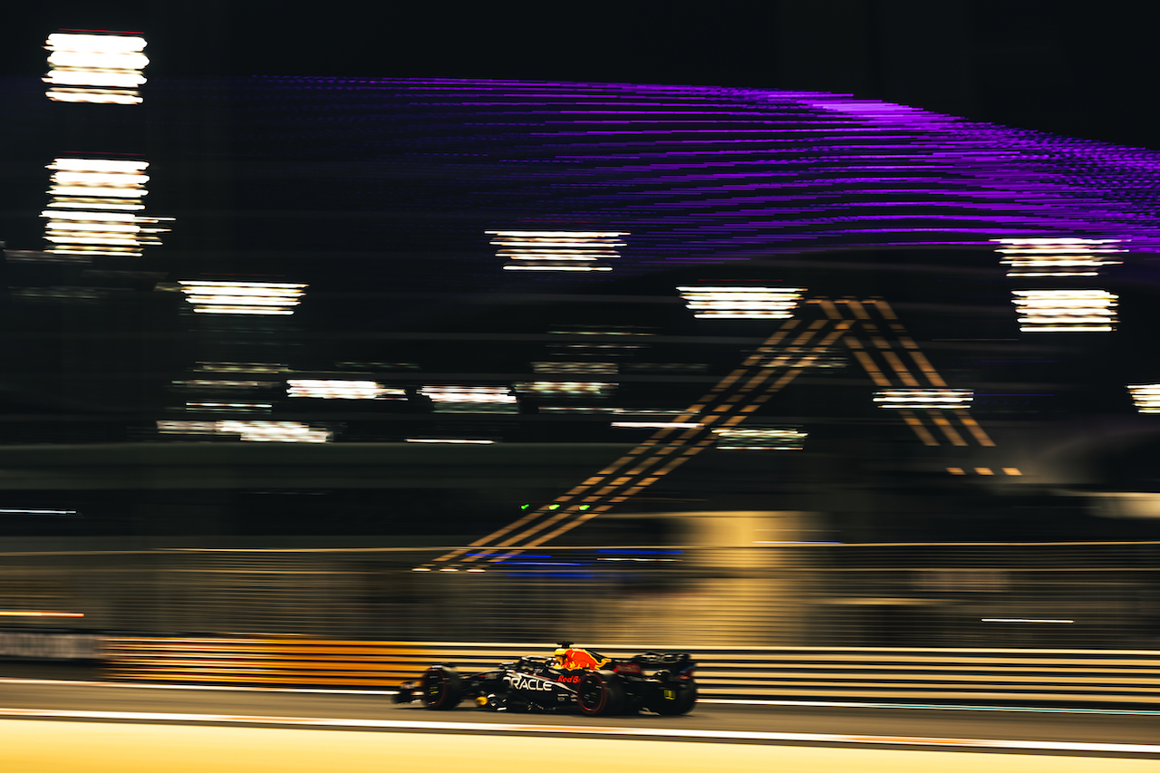 GP ABU DHABI, Max Verstappen (NLD) Red Bull Racing RB18.
19.11.2022. Formula 1 World Championship, Rd 22, Abu Dhabi Grand Prix, Yas Marina Circuit, Abu Dhabi, Qualifiche Day.
- www.xpbimages.com, EMail: requests@xpbimages.com © Copyright: Bearne / XPB Images