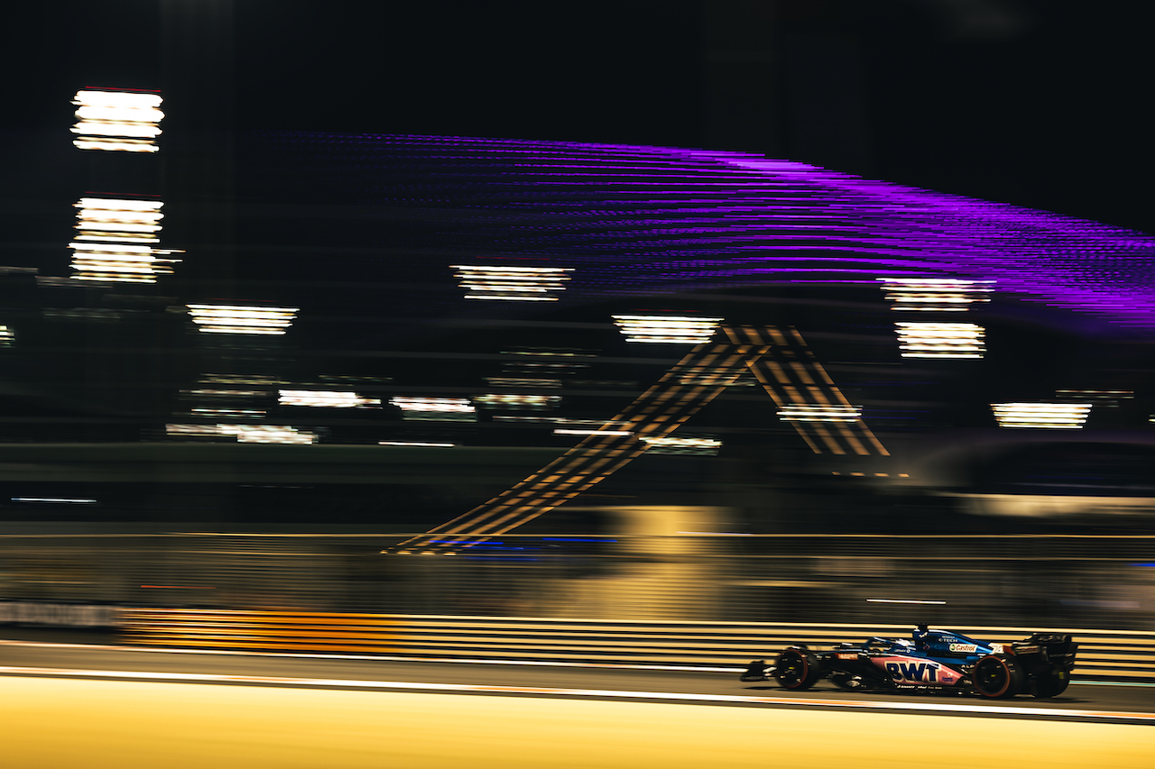 GP ABU DHABI, Fernando Alonso (ESP) Alpine F1 Team A522.
19.11.2022. Formula 1 World Championship, Rd 22, Abu Dhabi Grand Prix, Yas Marina Circuit, Abu Dhabi, Qualifiche Day.
- www.xpbimages.com, EMail: requests@xpbimages.com © Copyright: Bearne / XPB Images