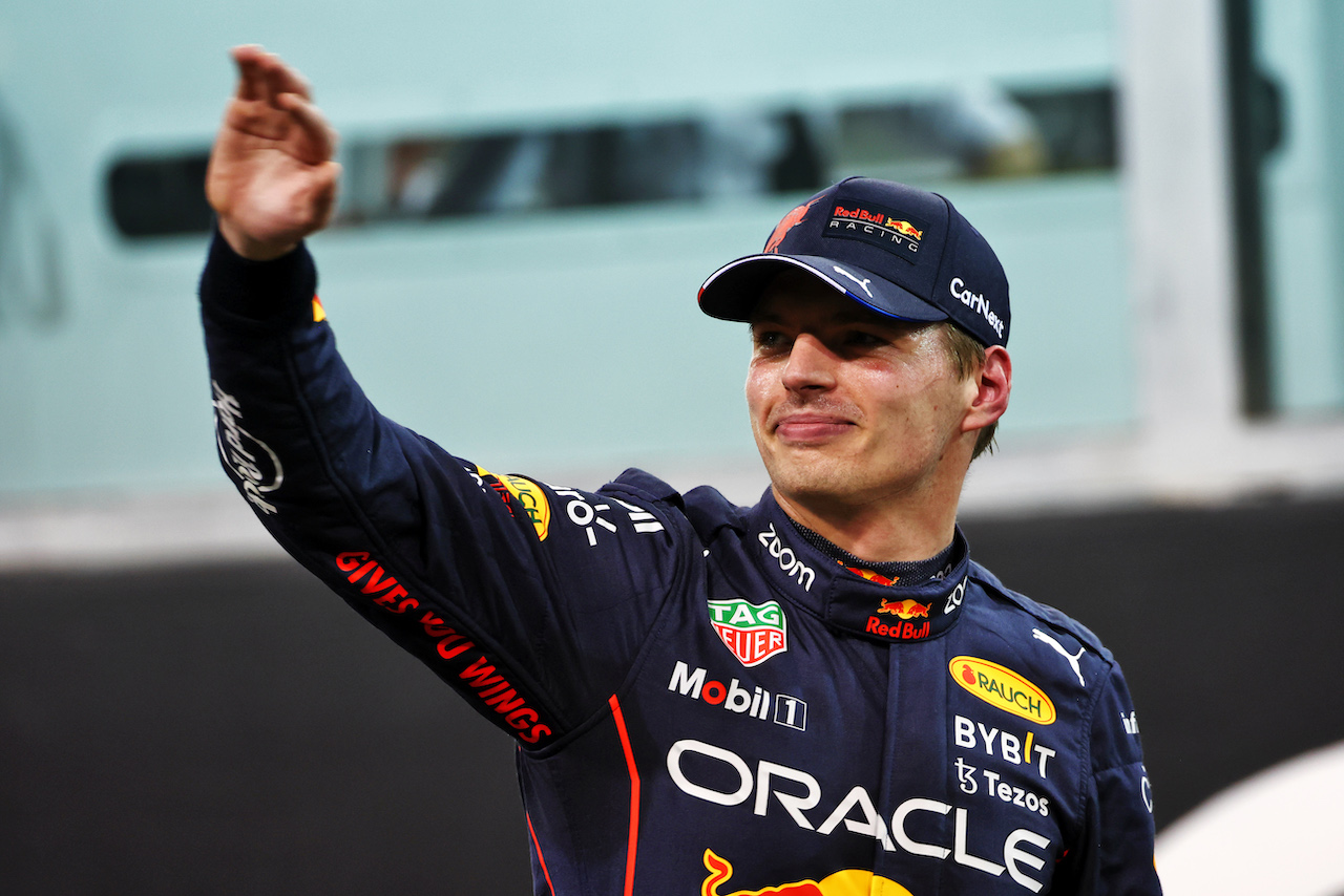 GP ABU DHABI, Max Verstappen (NLD) Red Bull Racing celebrates his pole position in qualifying parc ferme.
19.11.2022. Formula 1 World Championship, Rd 22, Abu Dhabi Grand Prix, Yas Marina Circuit, Abu Dhabi, Qualifiche Day.
 - www.xpbimages.com, EMail: requests@xpbimages.com © Copyright: Coates / XPB Images
