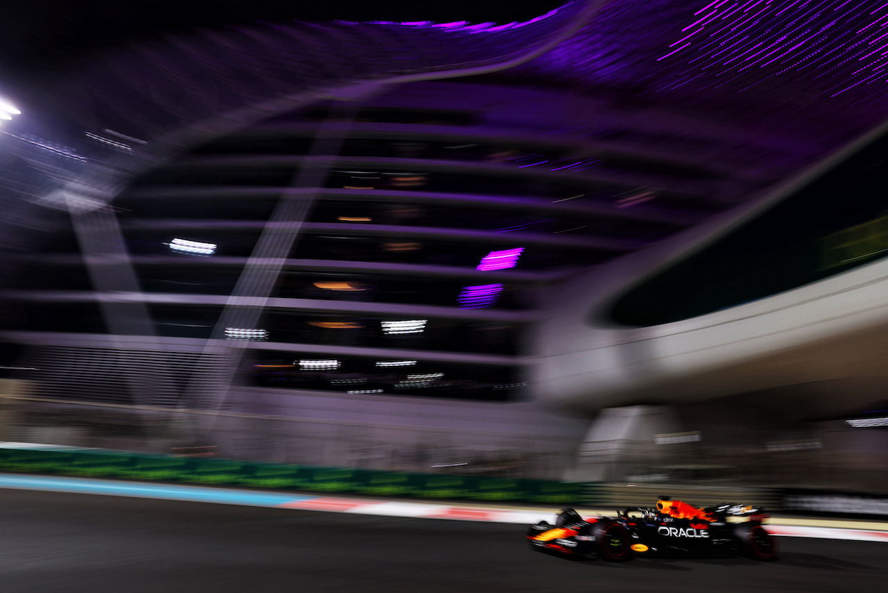 GP ABU DHABI, Max Verstappen (NLD) Red Bull Racing RB18.
19.11.2022. Formula 1 World Championship, Rd 22, Abu Dhabi Grand Prix, Yas Marina Circuit, Abu Dhabi, Qualifiche Day.
 - www.xpbimages.com, EMail: requests@xpbimages.com © Copyright: Coates / XPB Images