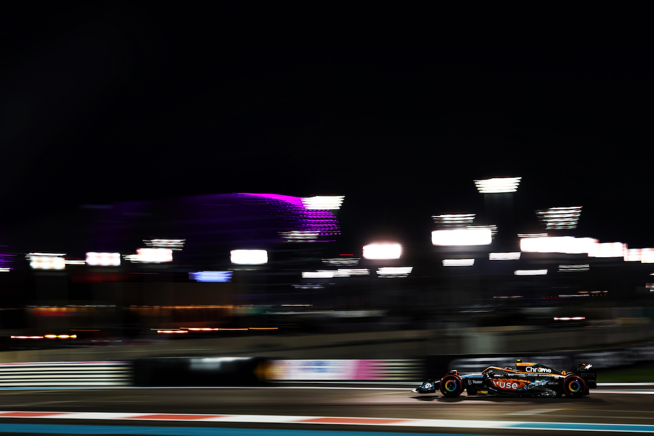 GP ABU DHABI, Lando Norris (GBR) McLaren MCL36.
19.11.2022. Formula 1 World Championship, Rd 22, Abu Dhabi Grand Prix, Yas Marina Circuit, Abu Dhabi, Qualifiche Day.
 - www.xpbimages.com, EMail: requests@xpbimages.com © Copyright: Coates / XPB Images