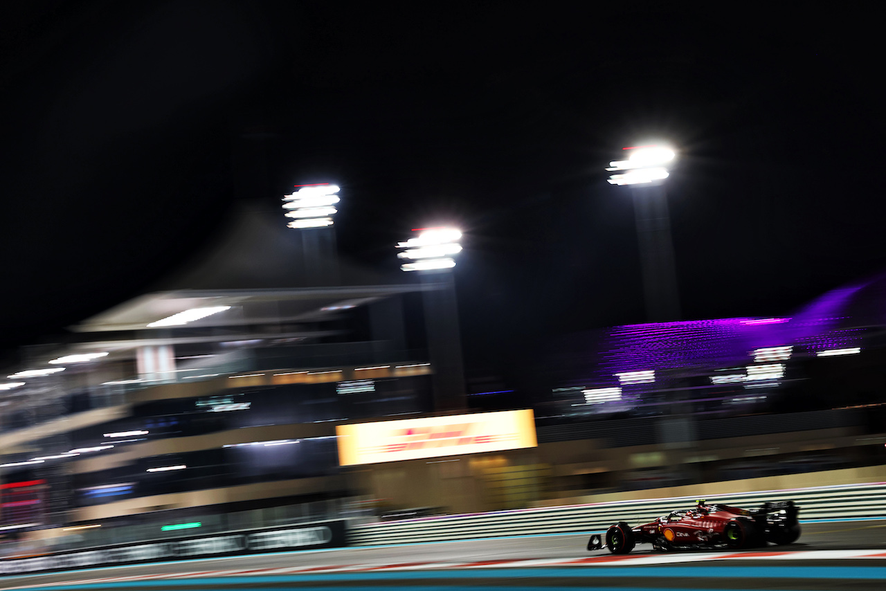 GP ABU DHABI, Carlos Sainz Jr (ESP) Ferrari F1-75.
19.11.2022. Formula 1 World Championship, Rd 22, Abu Dhabi Grand Prix, Yas Marina Circuit, Abu Dhabi, Qualifiche Day.
 - www.xpbimages.com, EMail: requests@xpbimages.com © Copyright: Coates / XPB Images