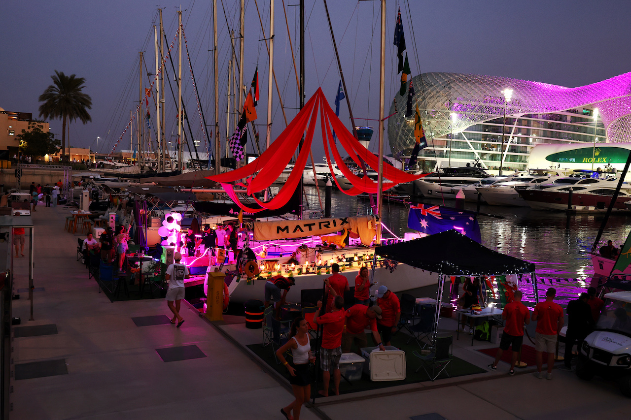 GP ABU DHABI, Paddock Atmosfera.
19.11.2022. Formula 1 World Championship, Rd 22, Abu Dhabi Grand Prix, Yas Marina Circuit, Abu Dhabi, Qualifiche Day.
- www.xpbimages.com, EMail: requests@xpbimages.com © Copyright: Moy / XPB Images