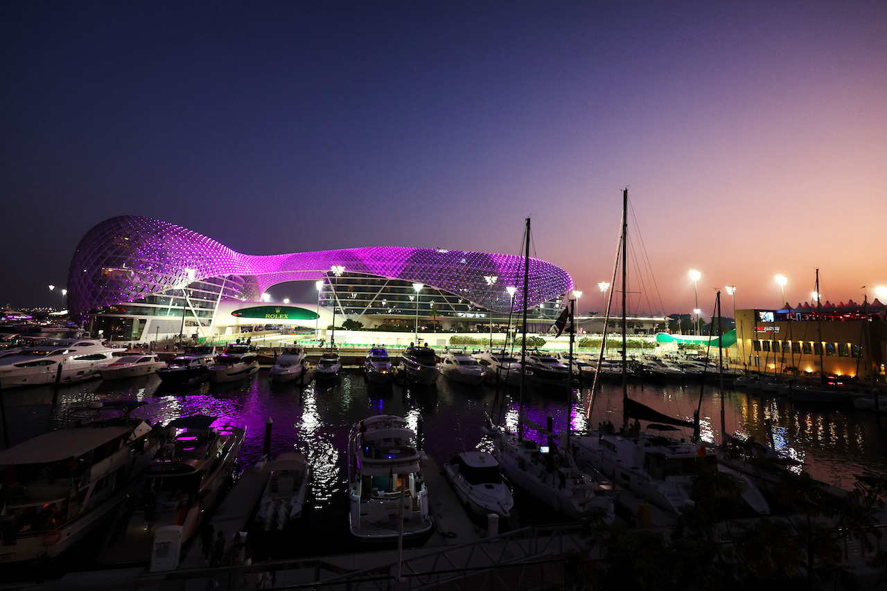 GP ABU DHABI, Circuit Atmosfera - the Marina.
19.11.2022. Formula 1 World Championship, Rd 22, Abu Dhabi Grand Prix, Yas Marina Circuit, Abu Dhabi, Qualifiche Day.
- www.xpbimages.com, EMail: requests@xpbimages.com © Copyright: Moy / XPB Images