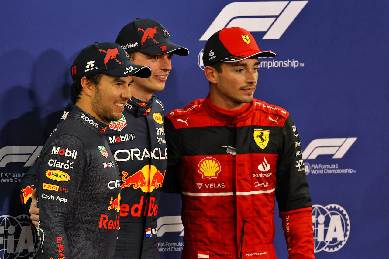 GP ABU DHABI, Qualifiche top three in parc ferme (L to R): Sergio Perez (MEX) Red Bull Racing, second; Max Verstappen (NLD) Red Bull Racing, pole position; Charles Leclerc (MON) Ferrari, third.
19.11.2022. Formula 1 World Championship, Rd 22, Abu Dhabi Grand Prix, Yas Marina Circuit, Abu Dhabi, Qualifiche Day.
- www.xpbimages.com, EMail: requests@xpbimages.com © Copyright: Moy / XPB Images