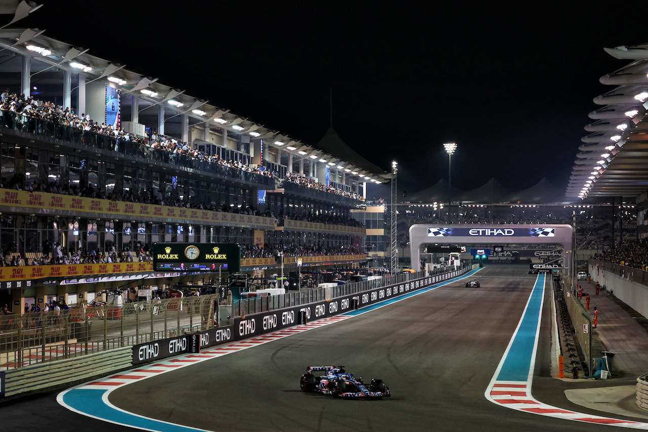 GP ABU DHABI, Fernando Alonso (ESP) Alpine F1 Team A522.
19.11.2022. Formula 1 World Championship, Rd 22, Abu Dhabi Grand Prix, Yas Marina Circuit, Abu Dhabi, Qualifiche Day.
- www.xpbimages.com, EMail: requests@xpbimages.com © Copyright: Moy / XPB Images