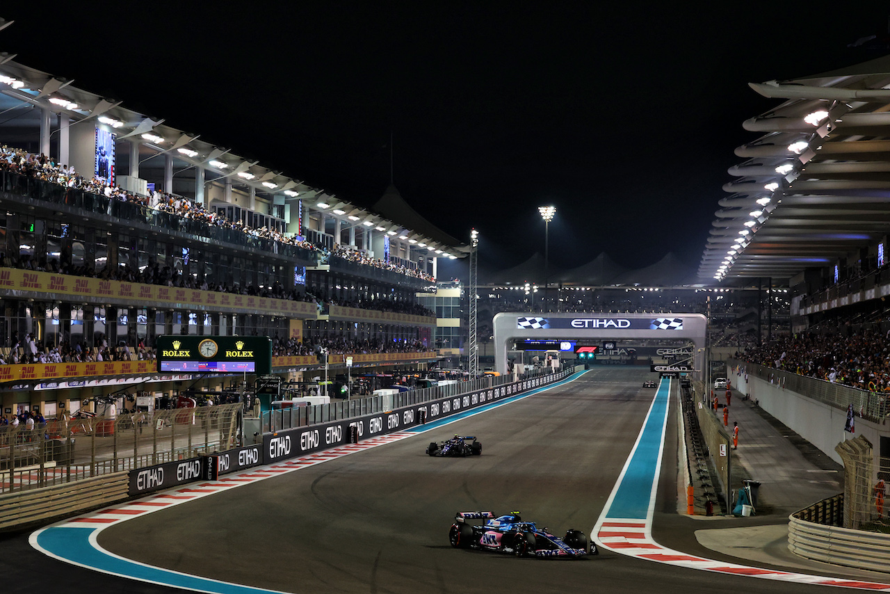 GP ABU DHABI, Esteban Ocon (FRA) Alpine F1 Team A522.
19.11.2022. Formula 1 World Championship, Rd 22, Abu Dhabi Grand Prix, Yas Marina Circuit, Abu Dhabi, Qualifiche Day.
- www.xpbimages.com, EMail: requests@xpbimages.com © Copyright: Moy / XPB Images