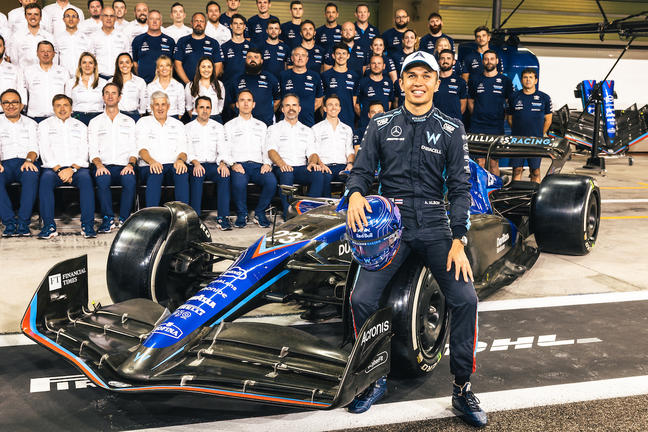 GP ABU DHABI, Alexander Albon (THA) Williams Racing at a team photograph.
19.11.2022. Formula 1 World Championship, Rd 22, Abu Dhabi Grand Prix, Yas Marina Circuit, Abu Dhabi, Qualifiche Day.
- www.xpbimages.com, EMail: requests@xpbimages.com © Copyright: Bearne / XPB Images