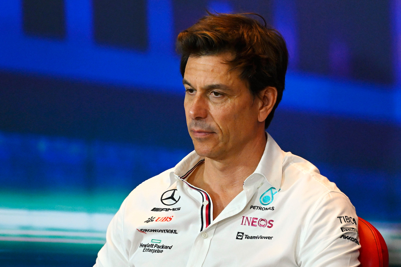 GP ABU DHABI, Toto Wolff (GER) Mercedes AMG F1 Shareholder e Executive Director in the FIA Press Conference.
19.11.2022. Formula 1 World Championship, Rd 22, Abu Dhabi Grand Prix, Yas Marina Circuit, Abu Dhabi, Qualifiche Day.
- www.xpbimages.com, EMail: requests@xpbimages.com © Copyright: XPB Images