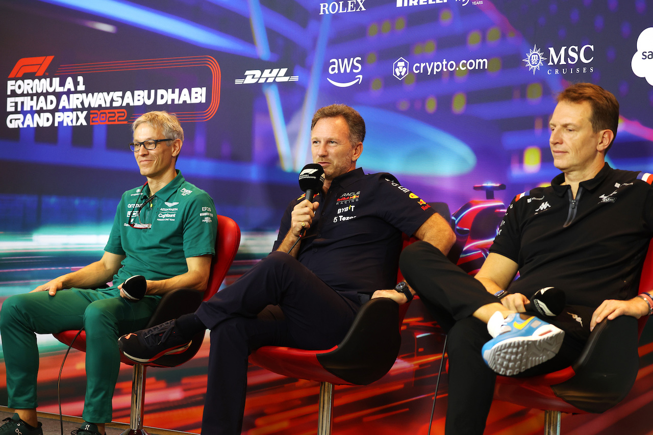 GP ABU DHABI, (L to R): Mike Krack (LUX) Aston Martin F1 Team, Team Principal; Christian Horner (GBR) Red Bull Racing Team Principal; e Laurent Rossi (FRA) Alpine Chief Executive Office, in the FIA Press Conference.
19.11.2022. Formula 1 World Championship, Rd 22, Abu Dhabi Grand Prix, Yas Marina Circuit, Abu Dhabi, Qualifiche Day.
- www.xpbimages.com, EMail: requests@xpbimages.com © Copyright: XPB Images