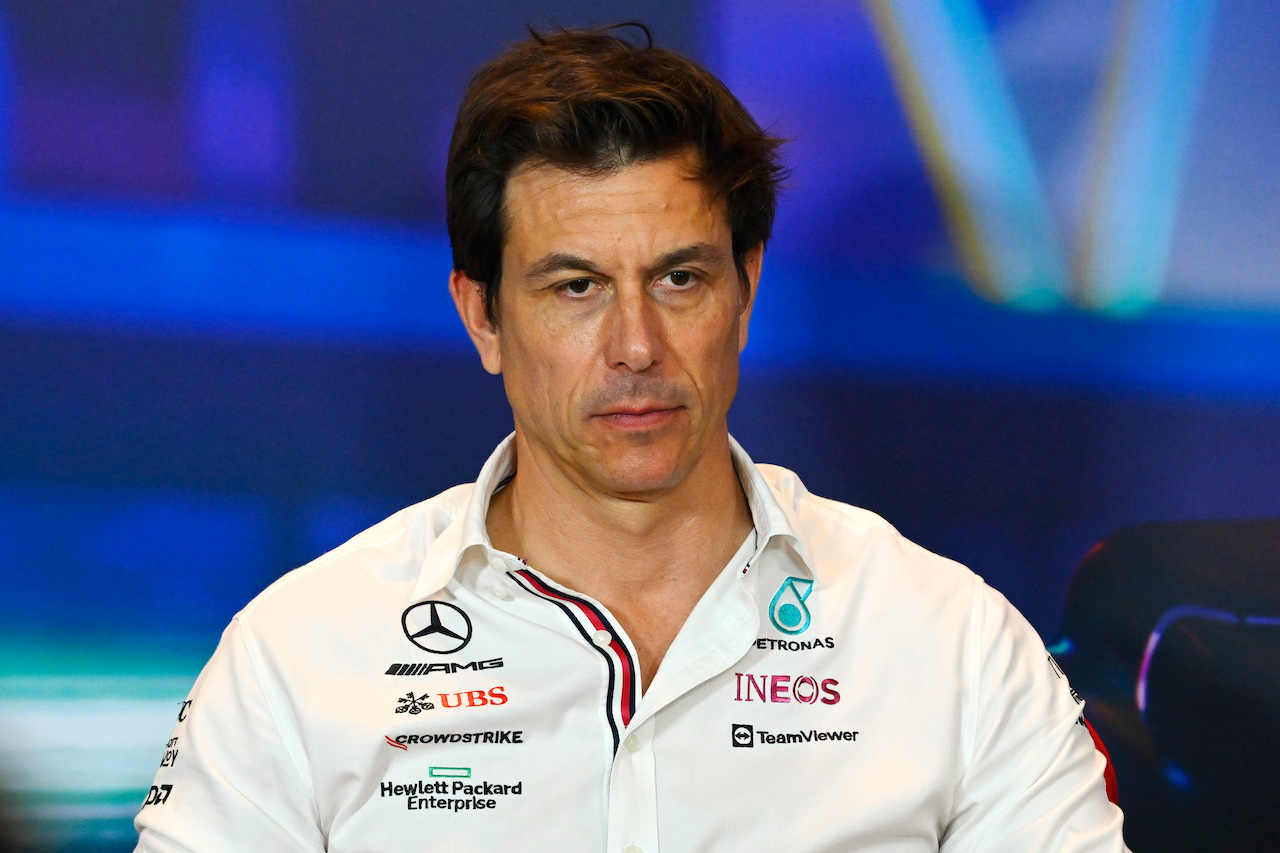 GP ABU DHABI, Toto Wolff (GER) Mercedes AMG F1 Shareholder e Executive Director in the FIA Press Conference.
19.11.2022. Formula 1 World Championship, Rd 22, Abu Dhabi Grand Prix, Yas Marina Circuit, Abu Dhabi, Qualifiche Day.
- www.xpbimages.com, EMail: requests@xpbimages.com © Copyright: XPB Images