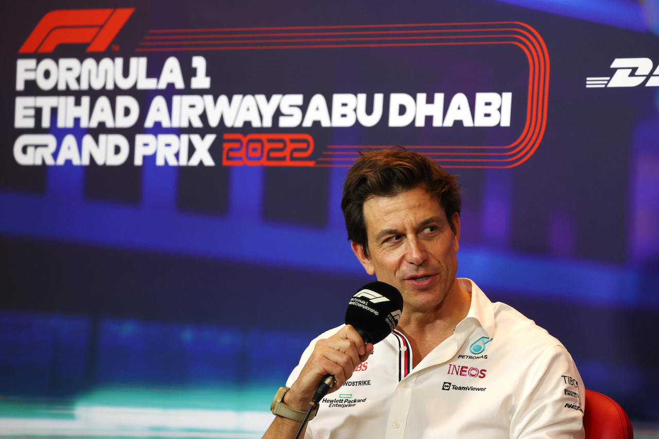GP ABU DHABI, Toto Wolff (GER) Mercedes AMG F1 Shareholder e Executive Director in the FIA Press Conference.
19.11.2022. Formula 1 World Championship, Rd 22, Abu Dhabi Grand Prix, Yas Marina Circuit, Abu Dhabi, Qualifiche Day.
- www.xpbimages.com, EMail: requests@xpbimages.com © Copyright: XPB Images