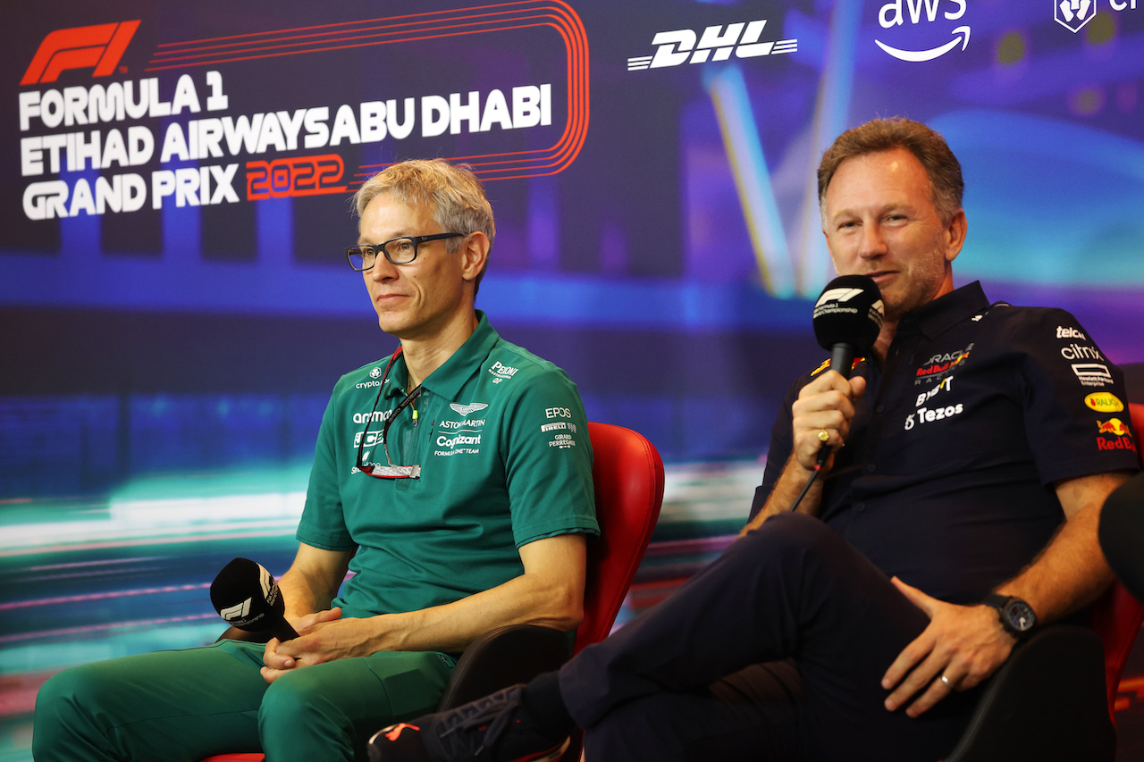 GP ABU DHABI, (L to R): Mike Krack (LUX) Aston Martin F1 Team, Team Principal e Christian Horner (GBR) Red Bull Racing Team Principal, in the FIA Press Conference.
19.11.2022. Formula 1 World Championship, Rd 22, Abu Dhabi Grand Prix, Yas Marina Circuit, Abu Dhabi, Qualifiche Day.
- www.xpbimages.com, EMail: requests@xpbimages.com © Copyright: XPB Images