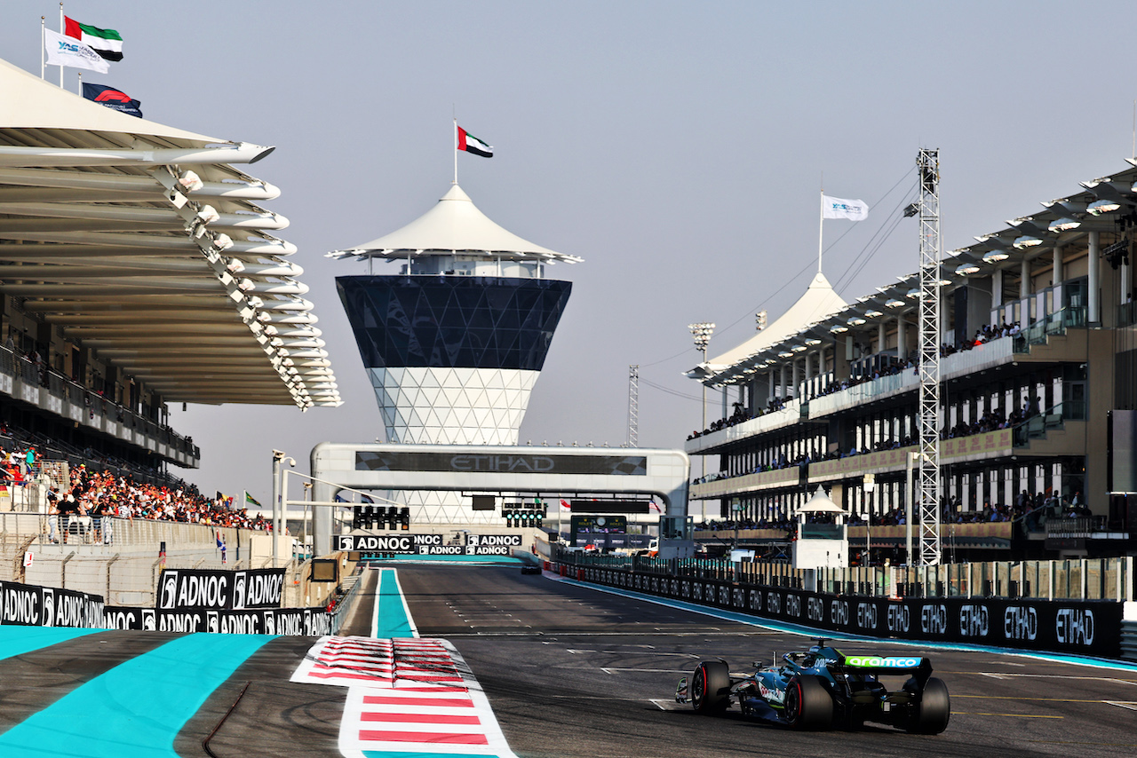 GP ABU DHABI, Lance Stroll (CDN) Aston Martin F1 Team AMR22.
19.11.2022. Formula 1 World Championship, Rd 22, Abu Dhabi Grand Prix, Yas Marina Circuit, Abu Dhabi, Qualifiche Day.
- www.xpbimages.com, EMail: requests@xpbimages.com © Copyright: Batchelor / XPB Images