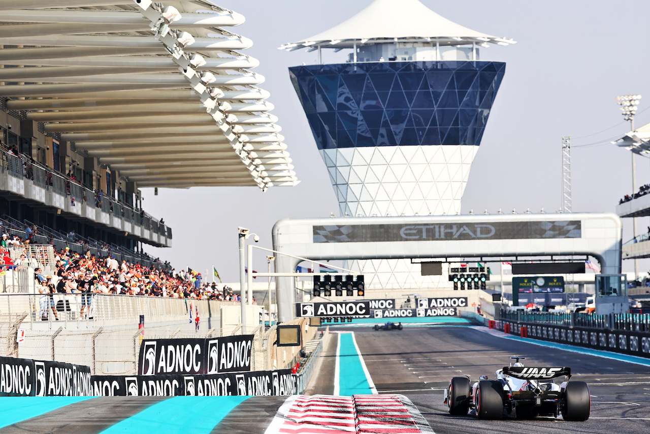 GP ABU DHABI, Kevin Magnussen (DEN) Haas VF-22.
19.11.2022. Formula 1 World Championship, Rd 22, Abu Dhabi Grand Prix, Yas Marina Circuit, Abu Dhabi, Qualifiche Day.
- www.xpbimages.com, EMail: requests@xpbimages.com © Copyright: Batchelor / XPB Images