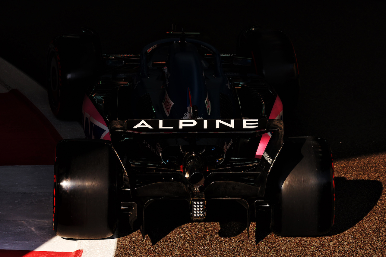 GP ABU DHABI, Fernando Alonso (ESP) Alpine F1 Team A522.
19.11.2022. Formula 1 World Championship, Rd 22, Abu Dhabi Grand Prix, Yas Marina Circuit, Abu Dhabi, Qualifiche Day.
 - www.xpbimages.com, EMail: requests@xpbimages.com © Copyright: Coates / XPB Images