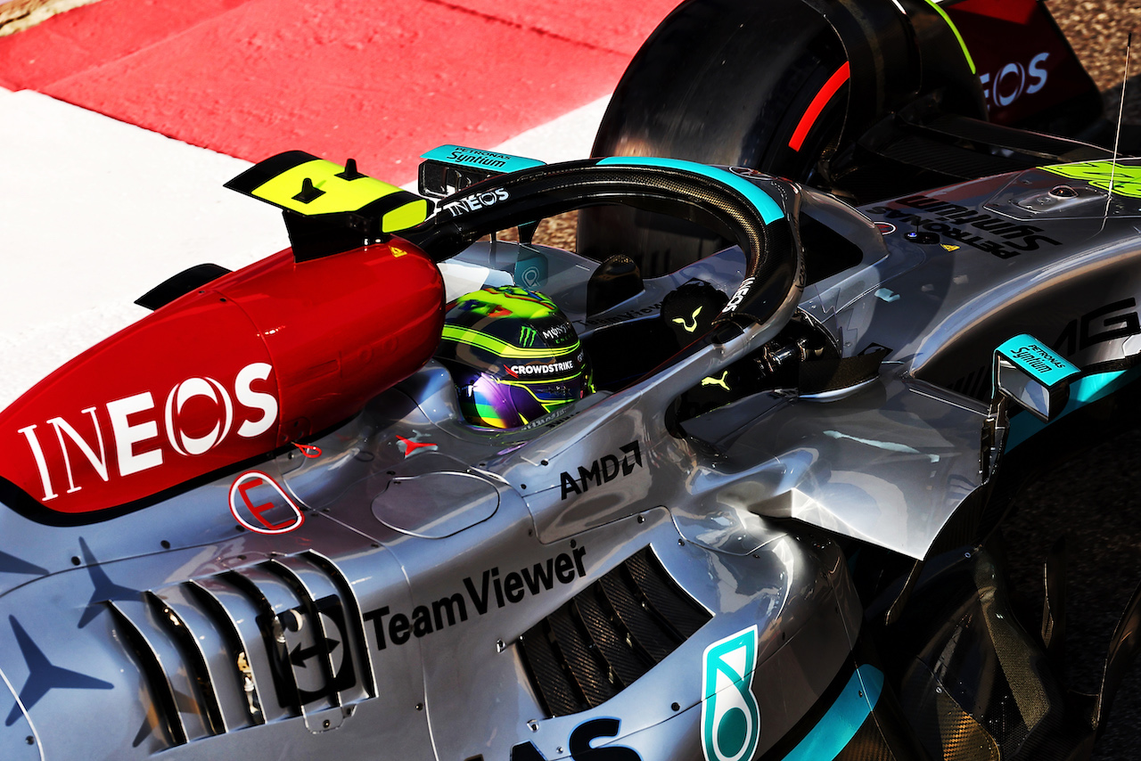 GP ABU DHABI, Lewis Hamilton (GBR) Mercedes AMG F1 W13.
19.11.2022. Formula 1 World Championship, Rd 22, Abu Dhabi Grand Prix, Yas Marina Circuit, Abu Dhabi, Qualifiche Day.
 - www.xpbimages.com, EMail: requests@xpbimages.com © Copyright: Coates / XPB Images