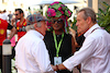 GP ABU DHABI, (L to R): Jackie Stewart (GBR) with Khadja Nin (BUR) e her husband Jacky Ickx (BEL).
19.11.2022. Formula 1 World Championship, Rd 22, Abu Dhabi Grand Prix, Yas Marina Circuit, Abu Dhabi, Qualifiche Day.
 - www.xpbimages.com, EMail: requests@xpbimages.com © Copyright: Coates / XPB Images