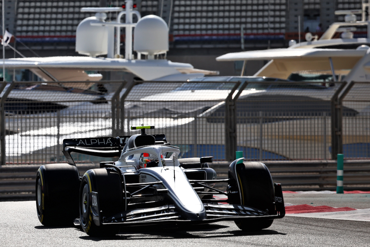 GP ABU DHABI, Yuki Tsunoda (JPN) AlphaTauri AT03.
18.11.2022. Formula 1 World Championship, Rd 22, Abu Dhabi Grand Prix, Yas Marina Circuit, Abu Dhabi, Practice Day.
- www.xpbimages.com, EMail: requests@xpbimages.com © Copyright: Moy / XPB Images
