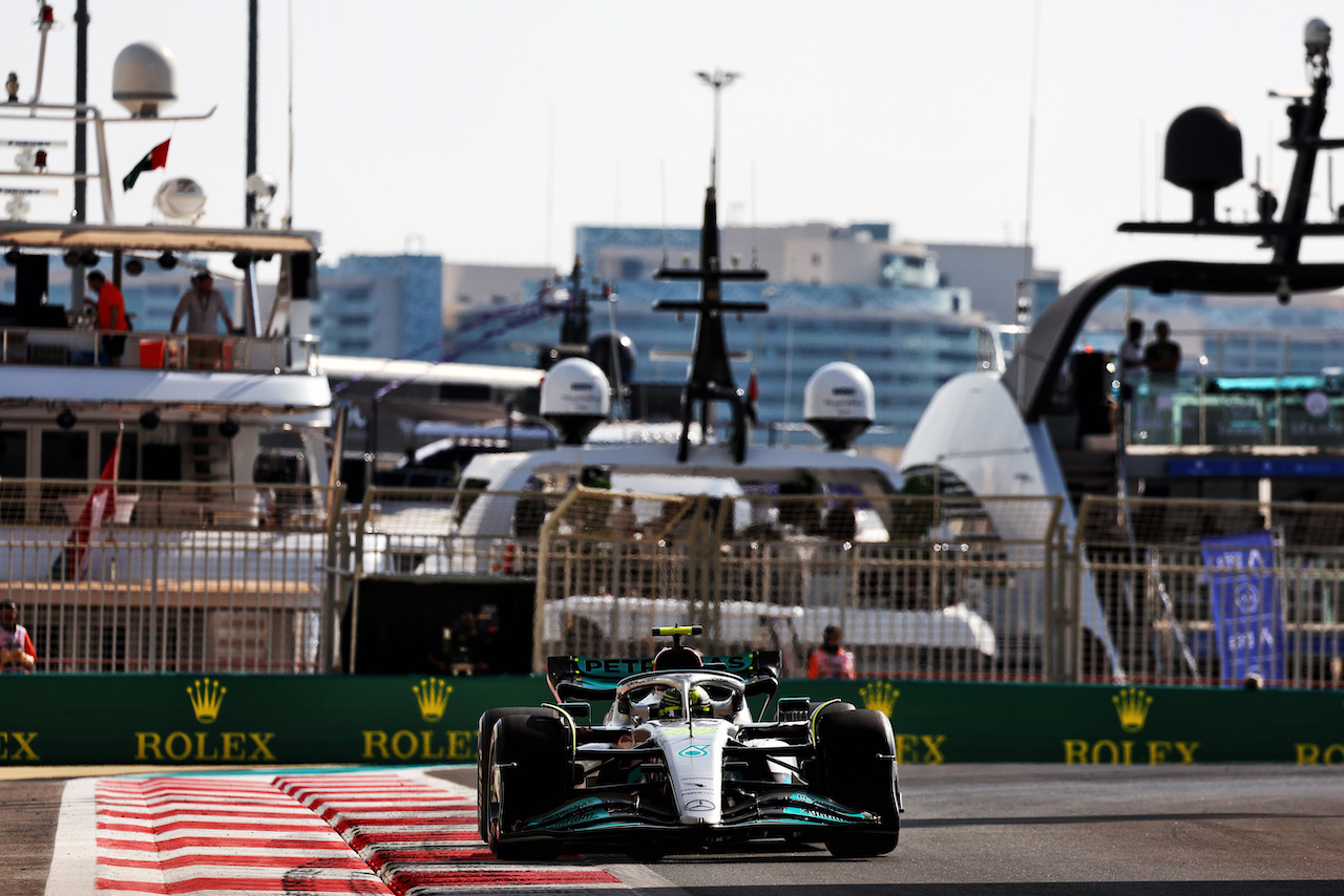 GP ABU DHABI, Lewis Hamilton (GBR) Mercedes AMG F1 W13.
18.11.2022. Formula 1 World Championship, Rd 22, Abu Dhabi Grand Prix, Yas Marina Circuit, Abu Dhabi, Practice Day.
- www.xpbimages.com, EMail: requests@xpbimages.com © Copyright: Moy / XPB Images