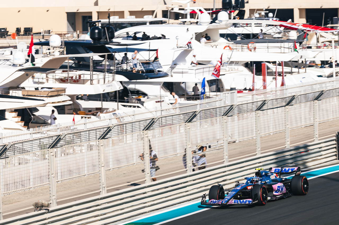 GP ABU DHABI, Esteban Ocon (FRA) Alpine F1 Team A522.
18.11.2022. Formula 1 World Championship, Rd 22, Abu Dhabi Grand Prix, Yas Marina Circuit, Abu Dhabi, Practice Day.
- www.xpbimages.com, EMail: requests@xpbimages.com © Copyright: Bearne / XPB Images