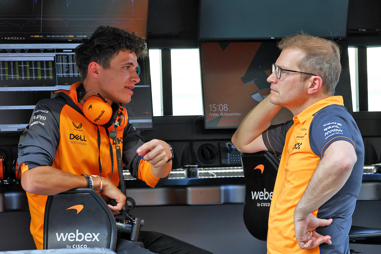 GP ABU DHABI, (L to R): Lando Norris (GBR) McLaren with Andreas Seidl, McLaren Managing Director.
18.11.2022. Formula 1 World Championship, Rd 22, Abu Dhabi Grand Prix, Yas Marina Circuit, Abu Dhabi, Practice Day.
- www.xpbimages.com, EMail: requests@xpbimages.com © Copyright: Batchelor / XPB Images