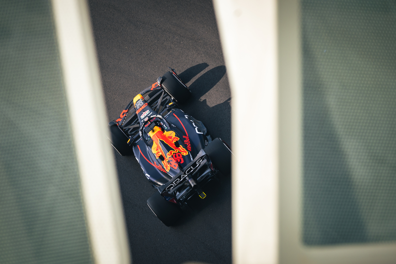 GP ABU DHABI, Liam Lawson (NZL) Red Bull Racing RB18 Test Driver.
18.11.2022. Formula 1 World Championship, Rd 22, Abu Dhabi Grand Prix, Yas Marina Circuit, Abu Dhabi, Practice Day.
- www.xpbimages.com, EMail: requests@xpbimages.com © Copyright: Bearne / XPB Images
